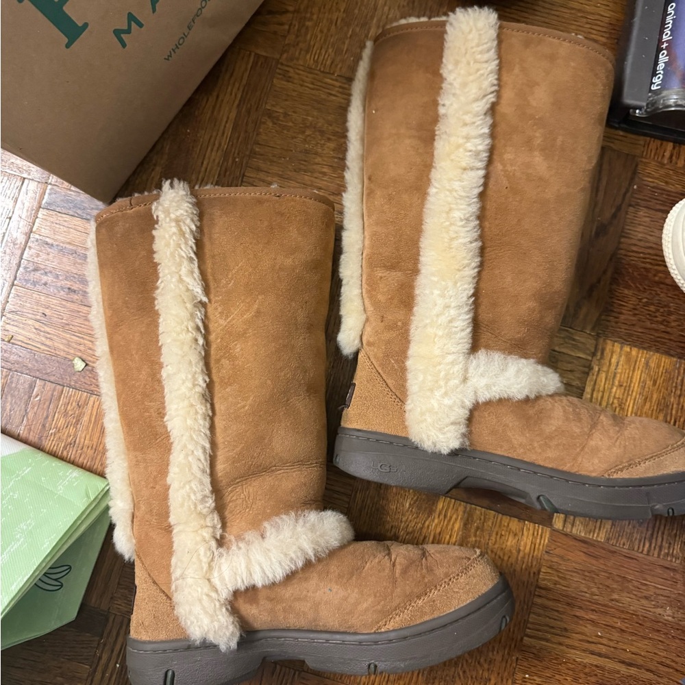 UGG Women's Sunburst Tall Boots US size 6. - Picture 9 of 11